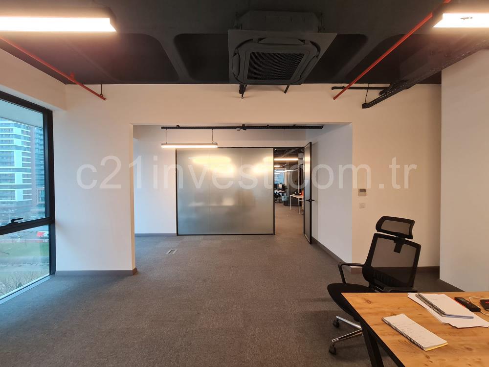 Kiralık Ofis Portavadi 400m2 Dekorasyonlu Boş Vadistanbul