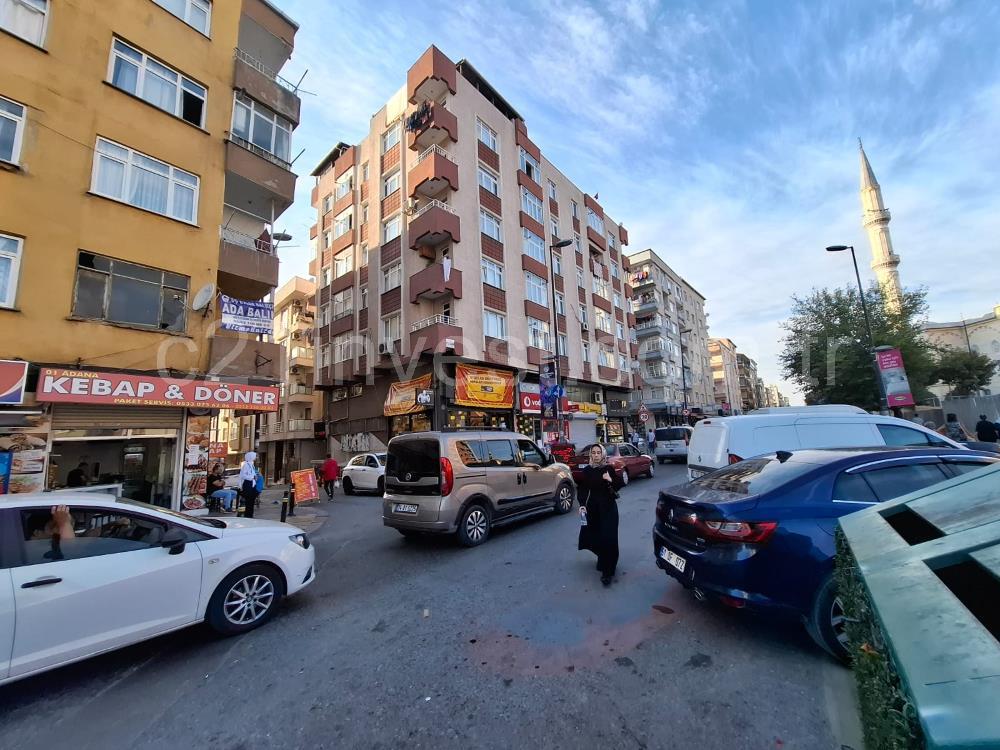 MAHMUTBEY CADDESİ ÜZERİNDE GENİŞ BALKONLU ASANSÖRLÜ ARAKAT