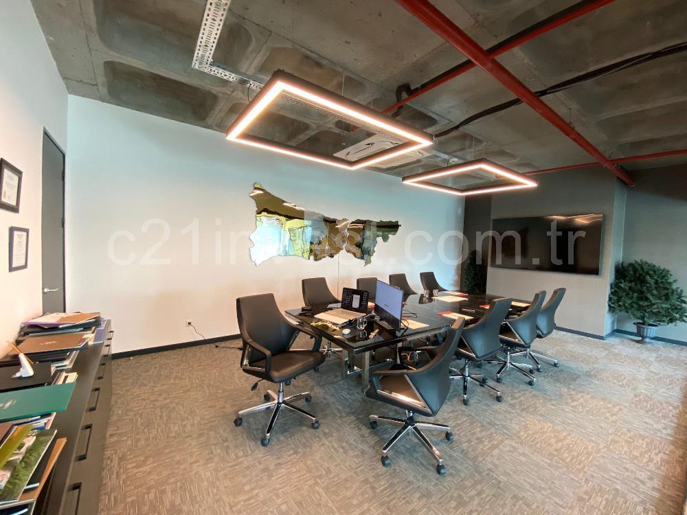 Porta Vadi Satılık 450m2+20m2 (Depolu) Ofis Vadistanbul