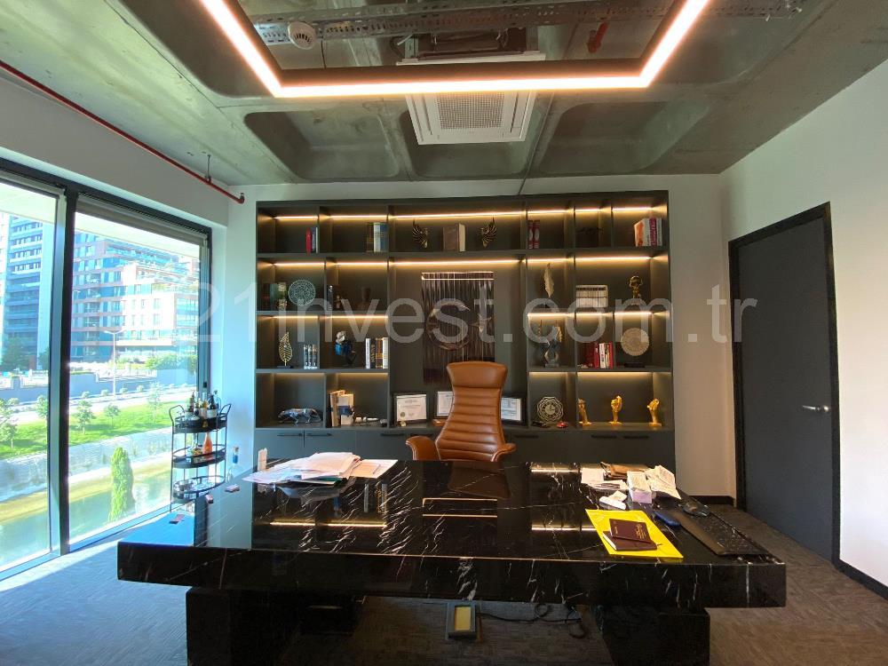 Porta Vadi Satılık 450m2+20m2 (Depolu) Ofis Vadistanbul