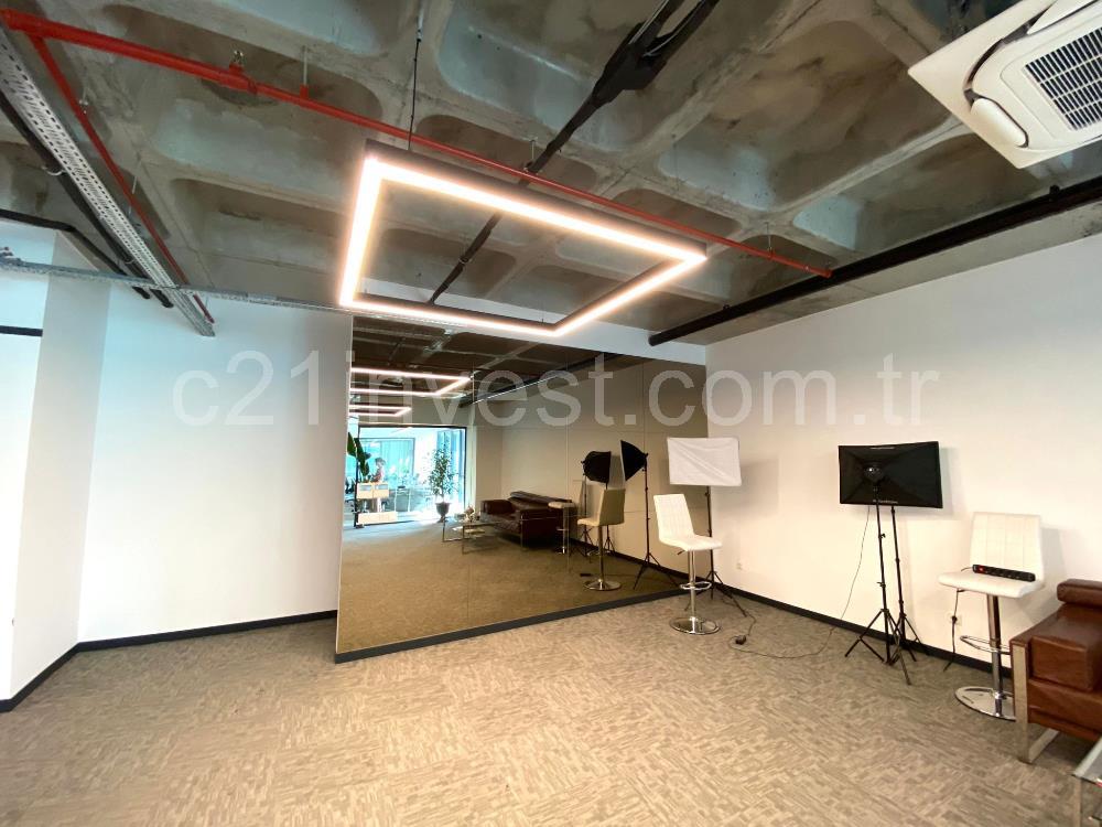 Porta Vadi Satılık 450m2+20m2 (Depolu) Ofis Vadistanbul