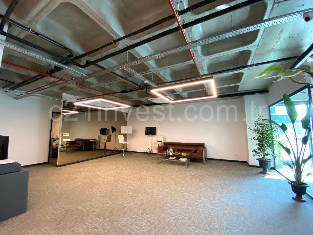 Porta Vadi Satılık 450m2+20m2 (Depolu) Ofis Vadistanbul