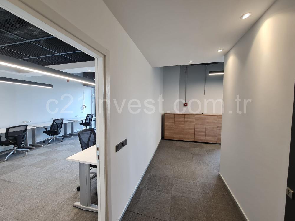 Skyland Kiralık Ofis 300m2 Teraslı Dekorasyonlu Taşınmaya Hazır