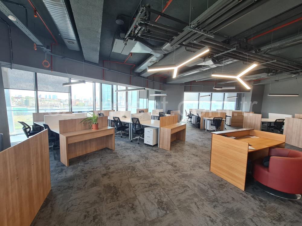 Skyland Kiralık Ofis 300m2 Teraslı Dekorasyonlu Taşınmaya Hazır