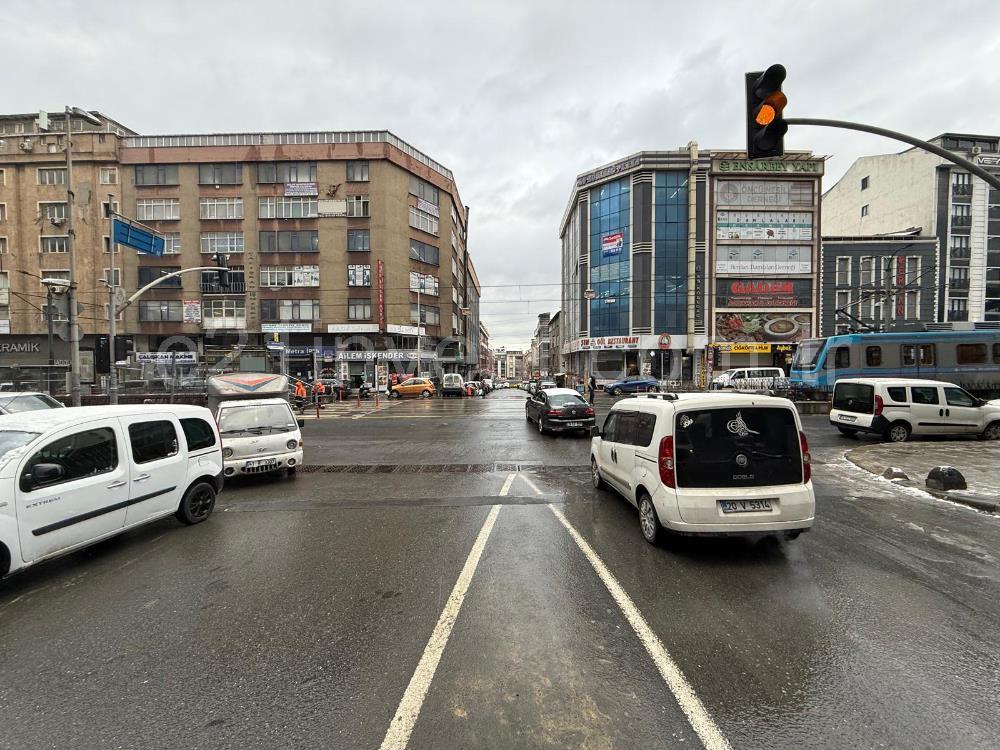 Sultangazi Kiralık Ofis Eski Edirne Asfaltı Üzeri Cadde Cephe