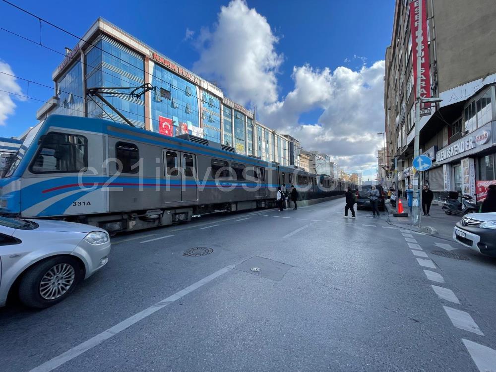 Tramvay Durağı Karşısı Yeni Nesil Fırın Sistemli Köşe Restoran