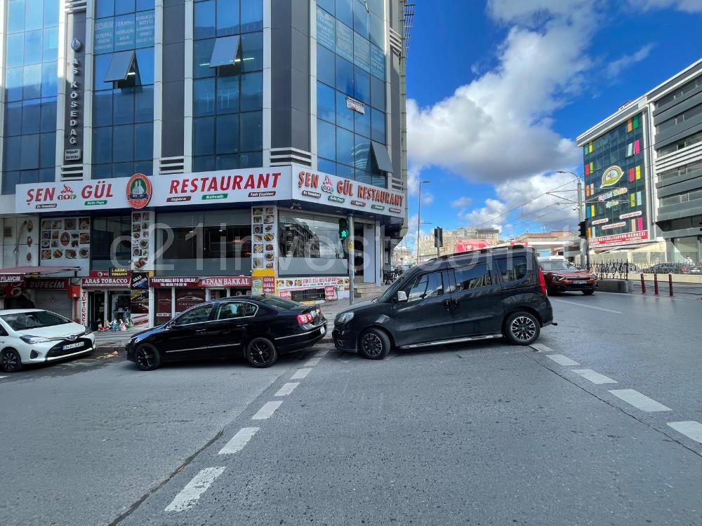 Tramvay Durağı Karşısı Yeni Nesil Fırın Sistemli Köşe Restoran